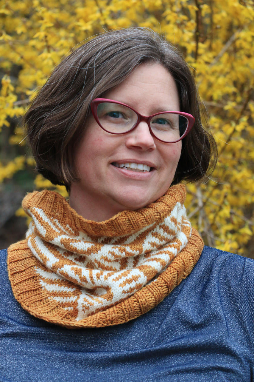Wonderland Yarns Gilded Glam Cowl Kit